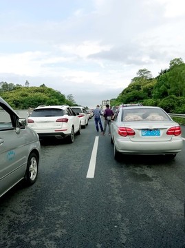 高速路堵車