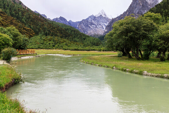 高山溪流