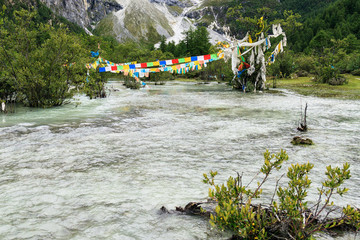 山間激流