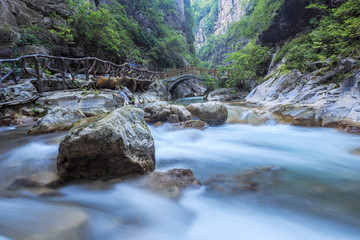峽谷水韻