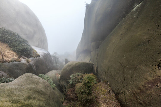 霧鎖天柱山