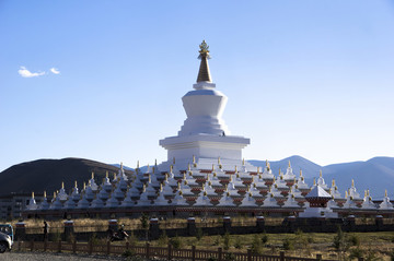 稻城白塔