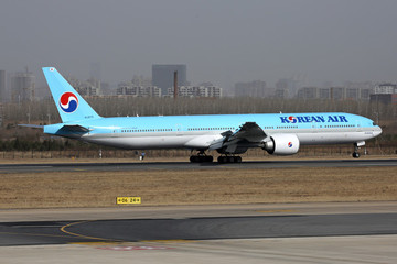 大韓航空 波音777飛機(jī) 降落