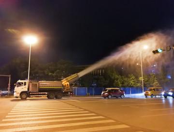 夜間霧炮車治霾