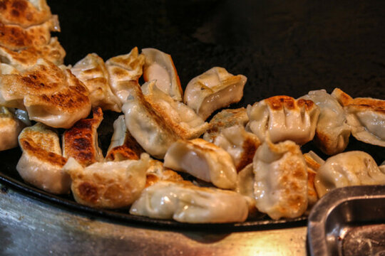 煎餃子
