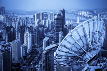 城市上空的衛(wèi)星網(wǎng)絡(luò)接收機(jī)