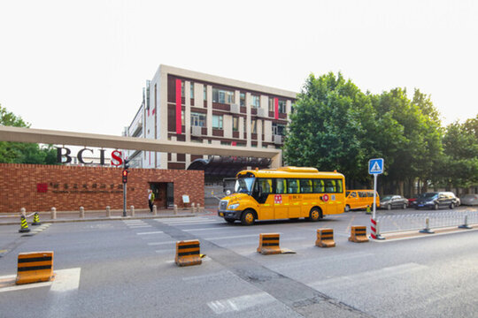 樂成國際學校 樂成學校 校車