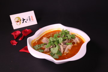 酸湯肥牛