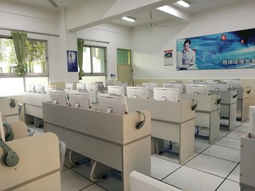 現(xiàn)代計算機電腦教室電子閱覽室