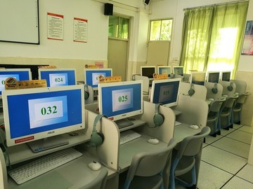 現(xiàn)代計算機電腦教室電子閱覽室
