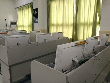 現(xiàn)代計(jì)算機(jī)電腦教室電子閱覽室