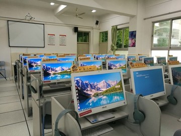 現(xiàn)代計算機電腦教室電子閱覽室