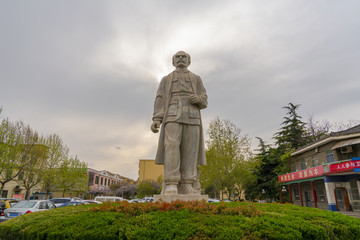白求恩塑像 高清