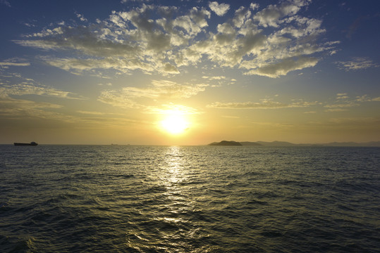 海上日出