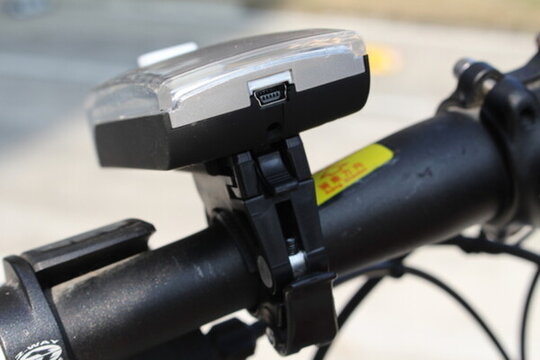 自行車(chē)太陽(yáng)能電筒照明燈