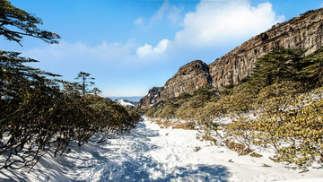 藍(lán)天白云轎子山（全景高清大圖）