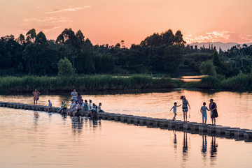 夕陽(yáng)西下
