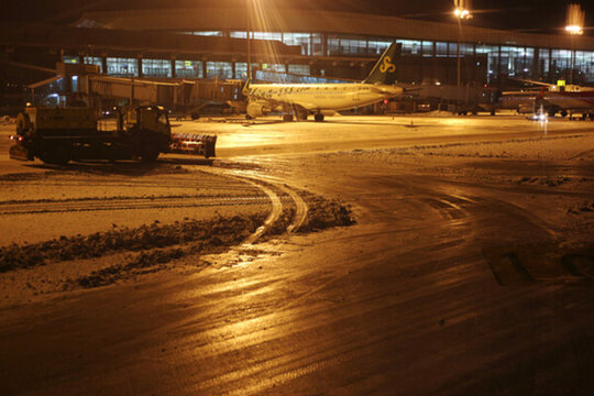 沈陽機(jī)場 夜航 大雪 春秋航空