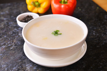 白粥配橄欖菜