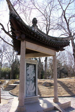 北京陶然亭公園鵝池碑亭