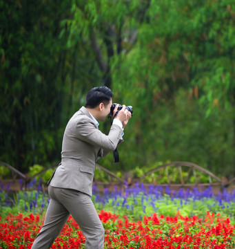 公園里拍攝的男子