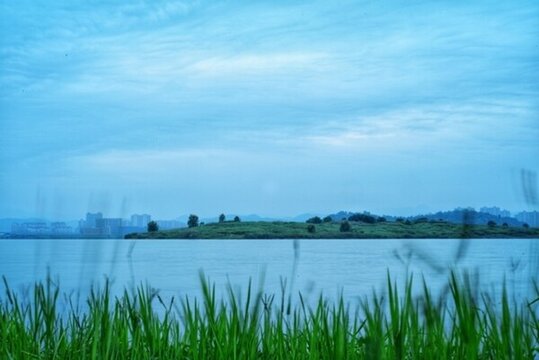 初夏時(shí)的余杭南湖
