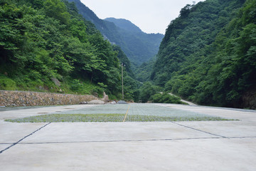 山區(qū)小廣場(chǎng)