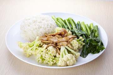菜花炒肉片飯