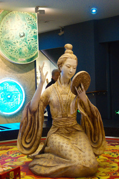 銅鏡展廳雕塑