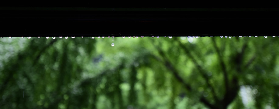 屋檐的雨滴