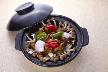 雙菇牛腩煲