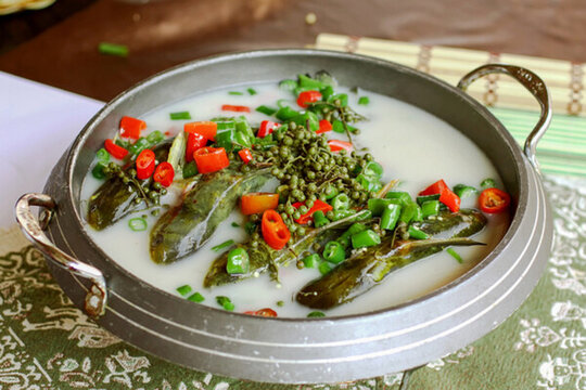 椒麻酸湯黃骨魚 （1）
