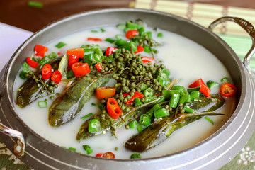 椒麻酸湯黃骨魚 （2）
