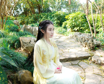 公園古裝美女漢服美女
