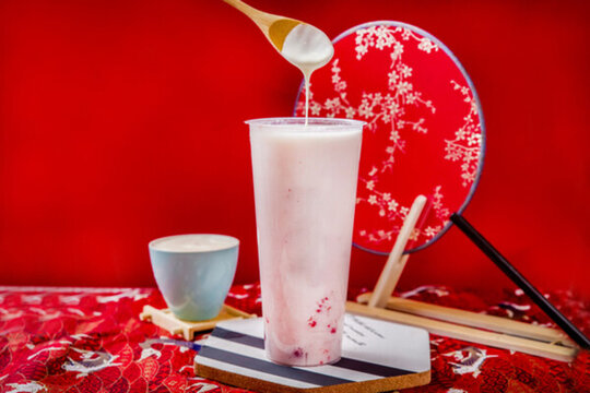 草莓優(yōu)格酸奶昔