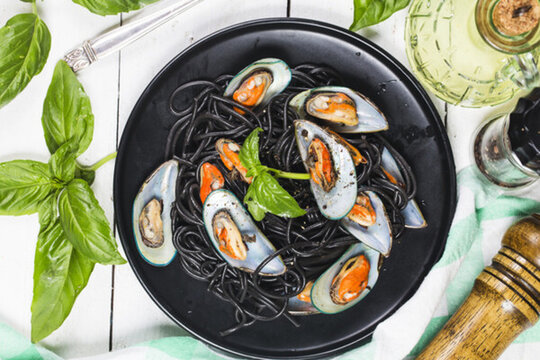 墨魚(yú)汁海鮮意大利面