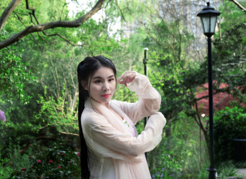 白色古裝美女漢服美女仙女長裙