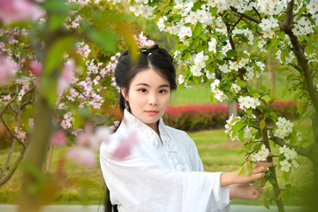 公園白色古裝美女漢服美女