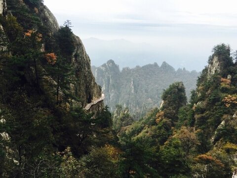 洛陽老君山山峰