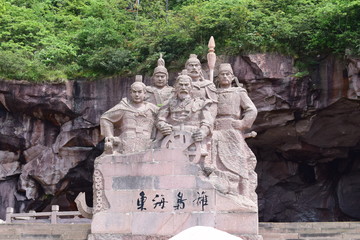 蛇蟠島石雕