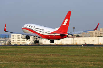上海航空公司的飛機(jī)起飛