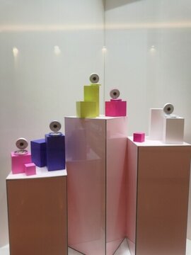 化妝品櫥窗設(shè)計