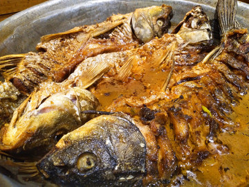 鐵鍋燉大魚(yú)