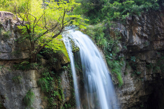 高山流瀑