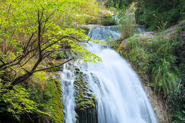 高山流瀑
