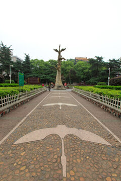 衡陽雁峰廣場 大雁雕塑