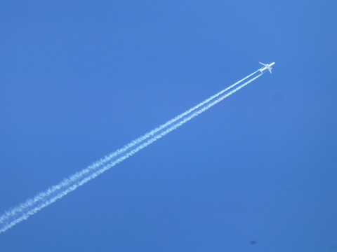 飛機(jī)尾跡