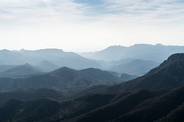 遠(yuǎn)眺群山