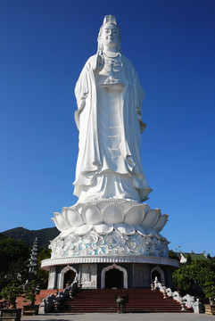 峴港靈應(yīng)寺觀音立像