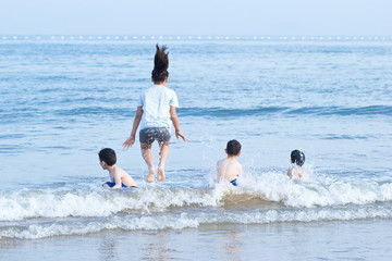 海边 玩耍 儿童 户外 海滩